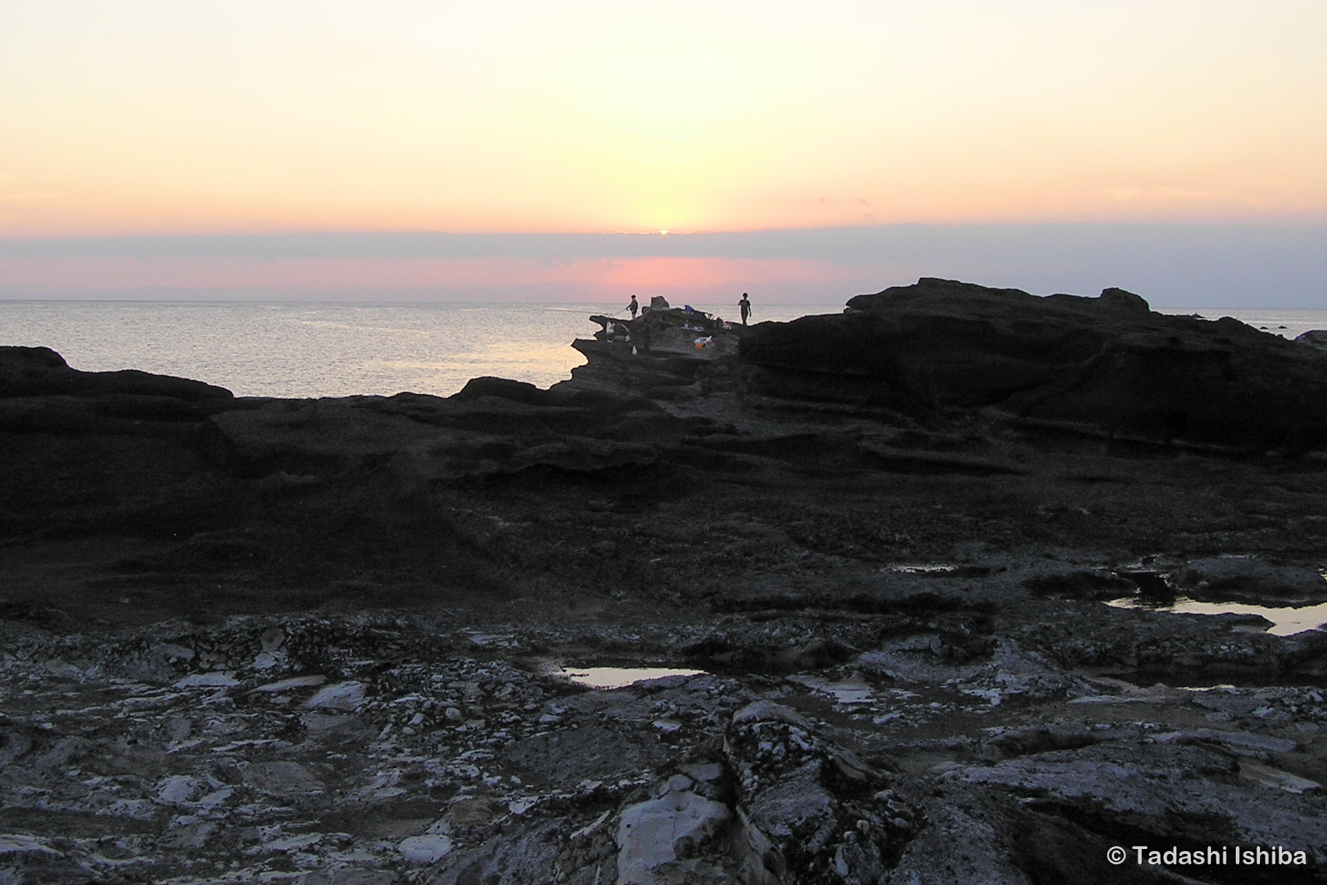 夕日と釣り人