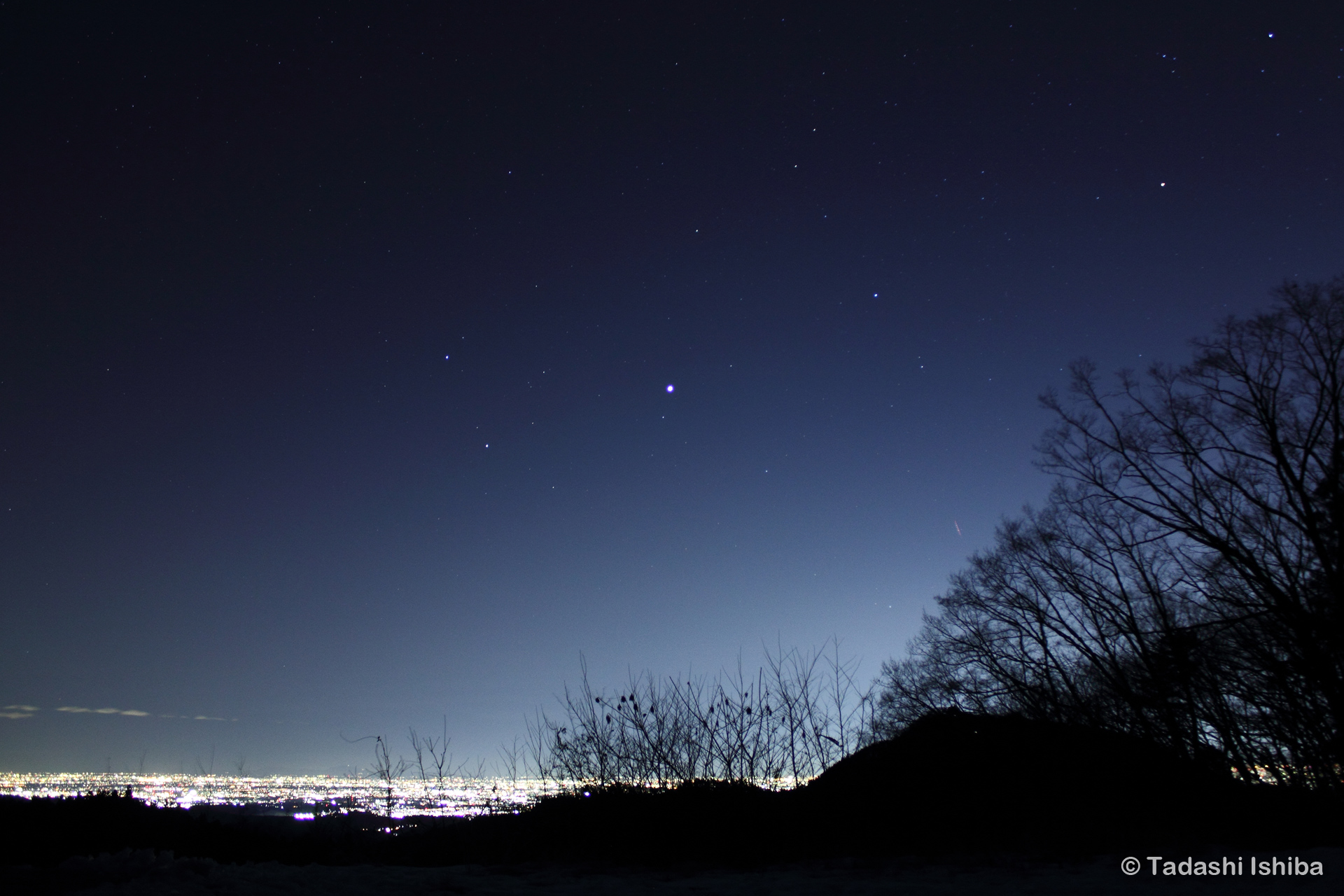 東京の街と木星