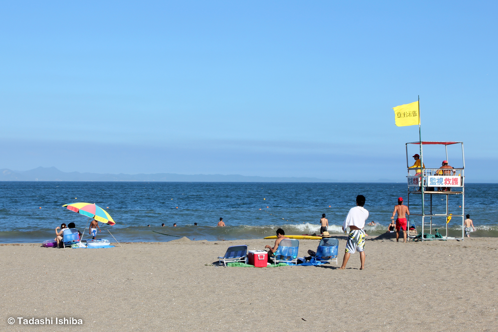 海水浴客で賑わう夏の三浦海岸