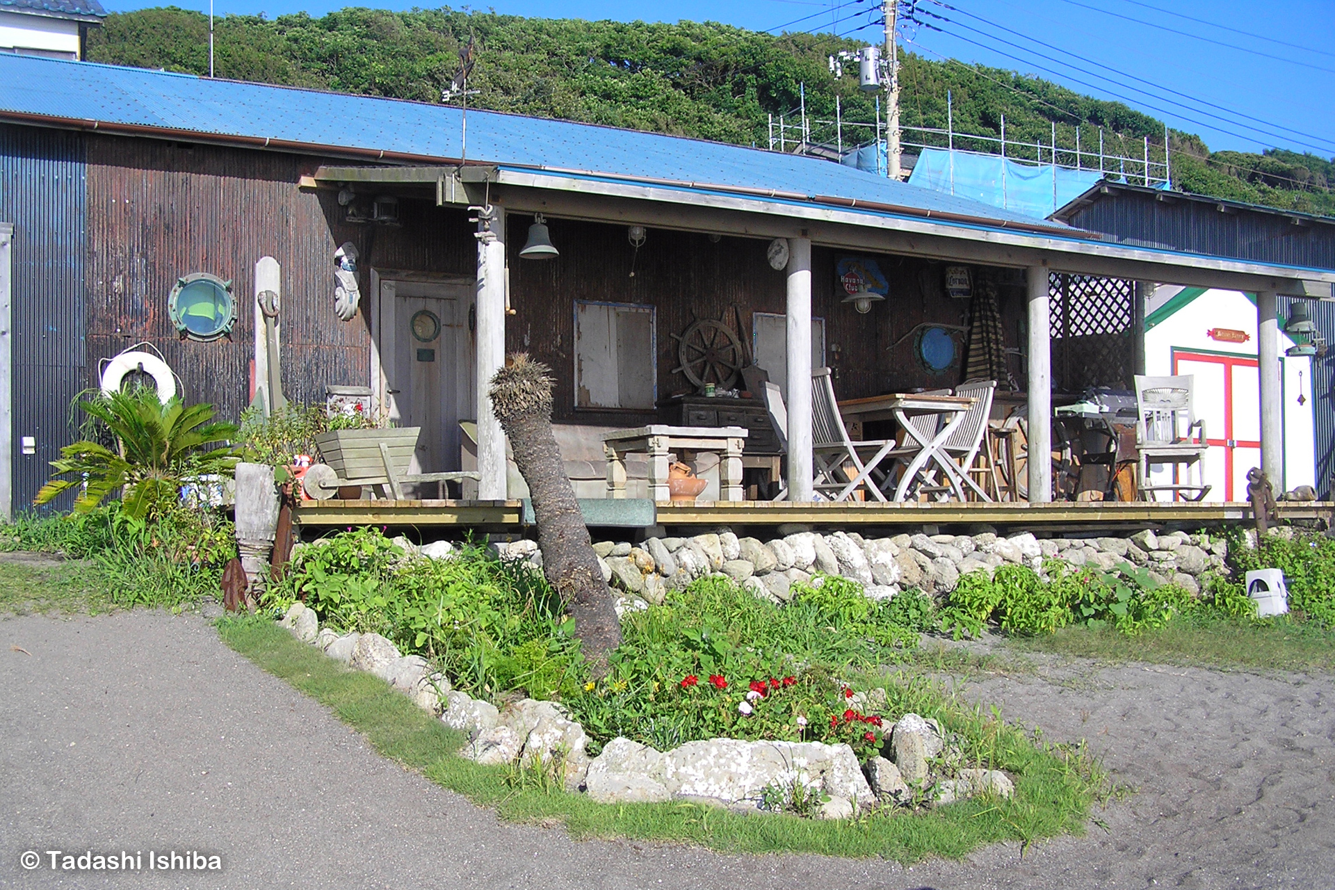 三戸海岸の海小屋