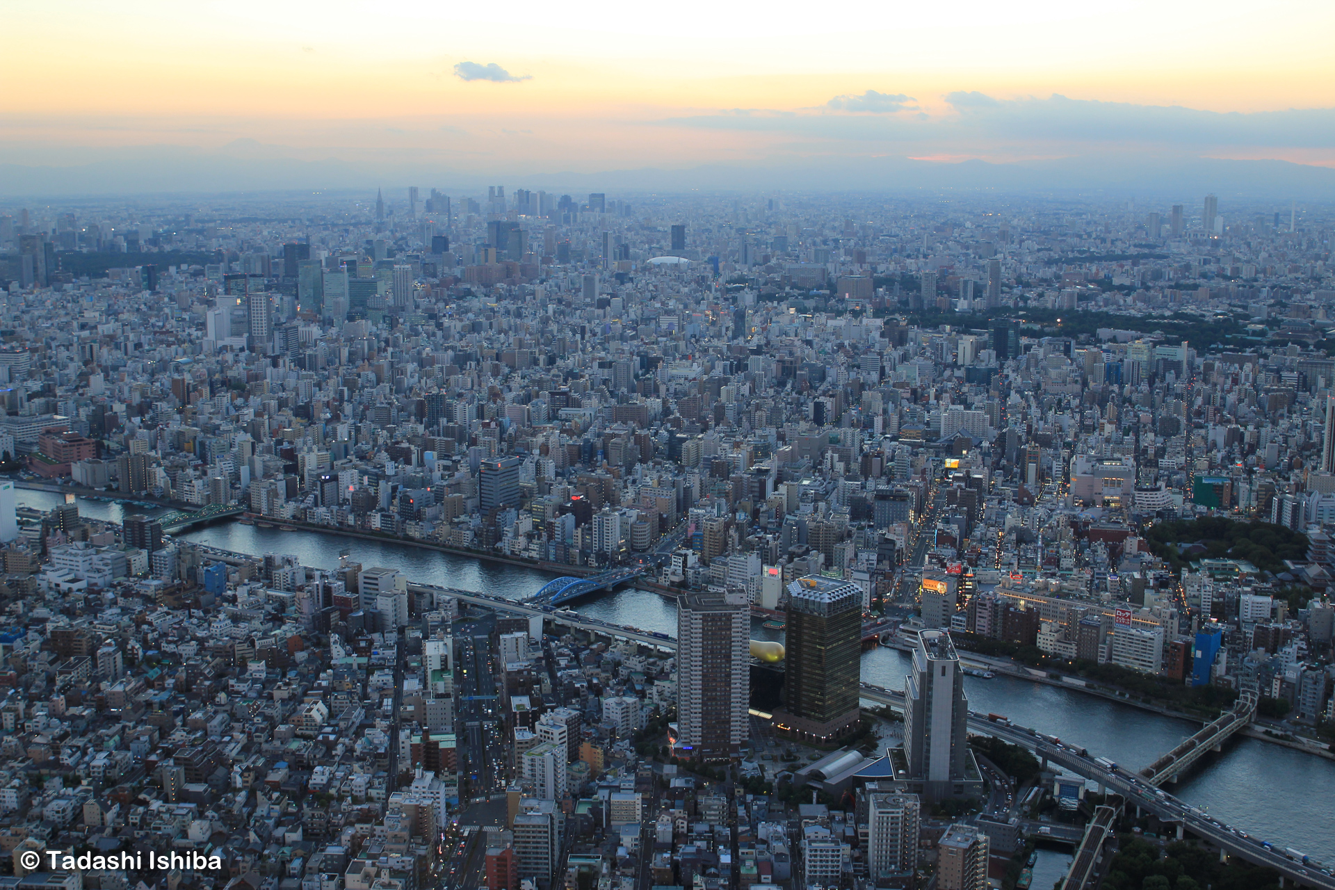 夕暮れの東京