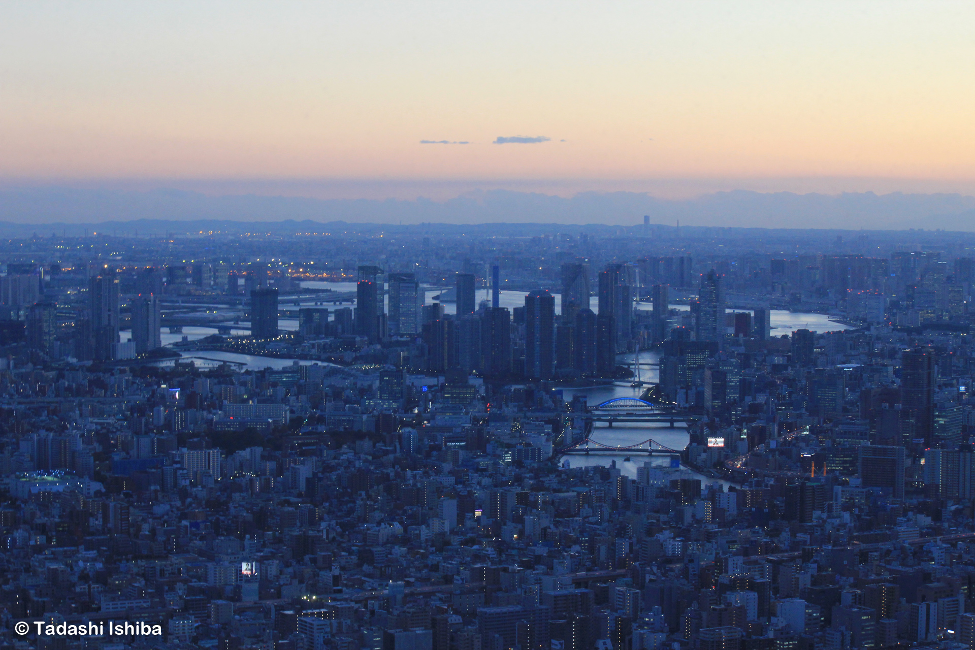 夕暮れの隅田川河口付近、佃島、晴海