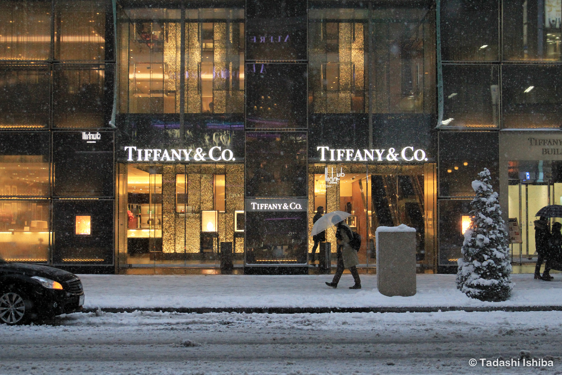 大雪の中の銀座ティファニー