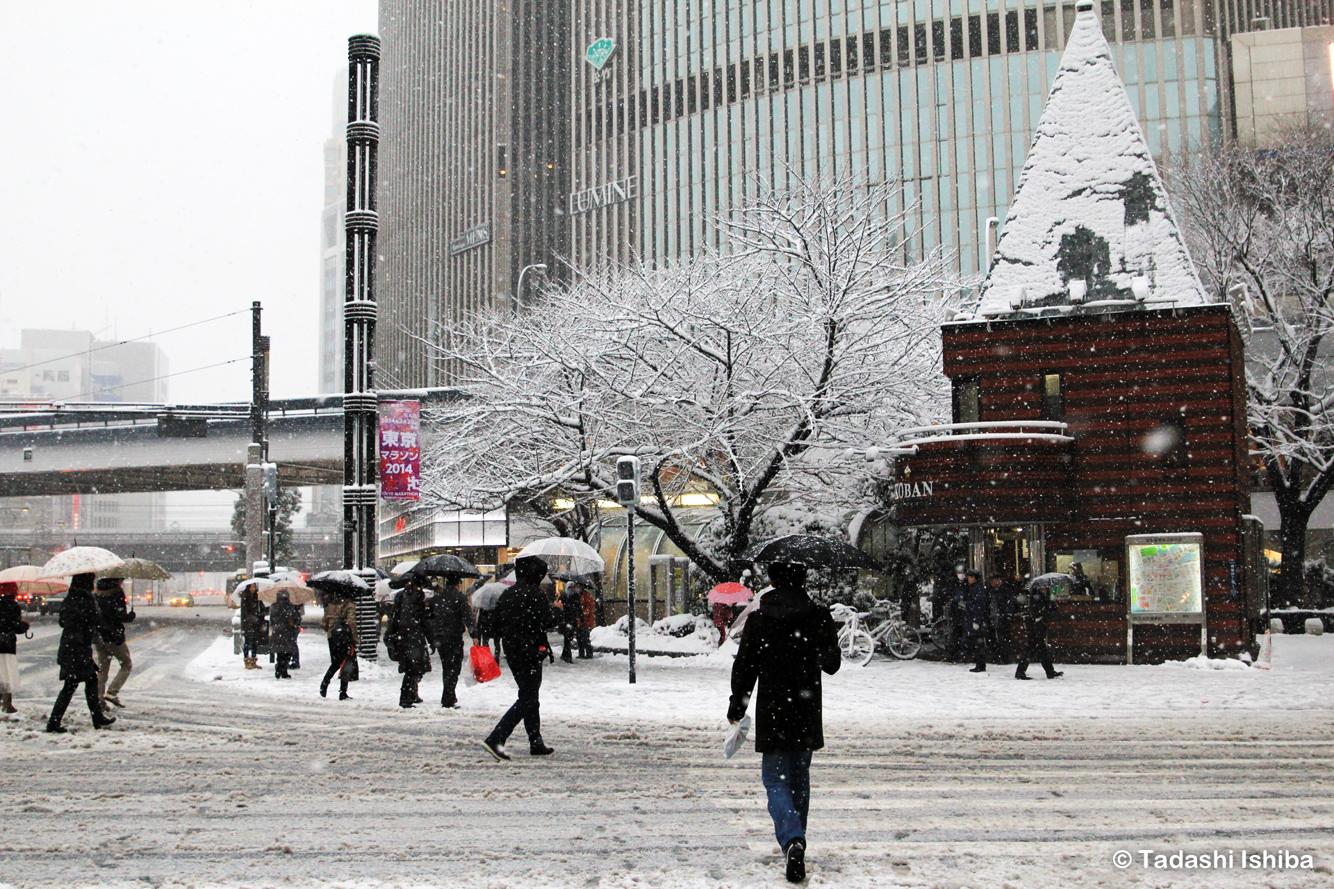 大雪の有楽町マリオン