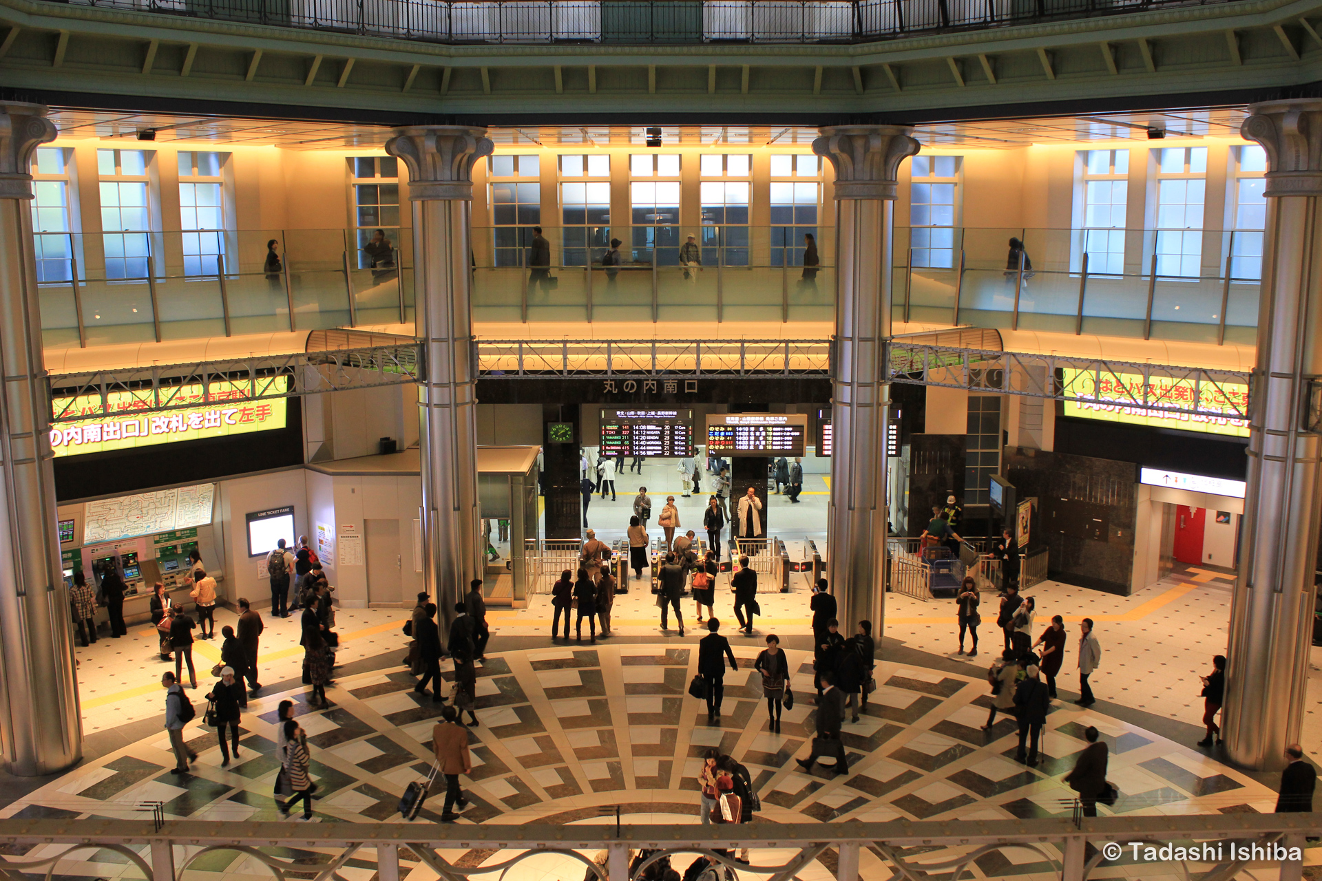 東京駅ドーム内のホール