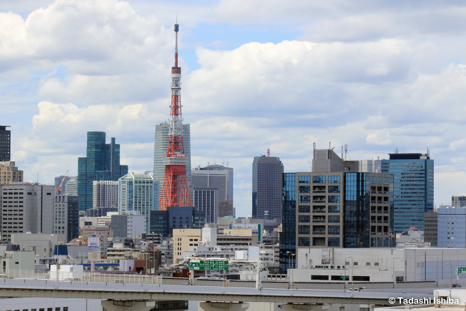 レインボーブリッジから見た東京タワー