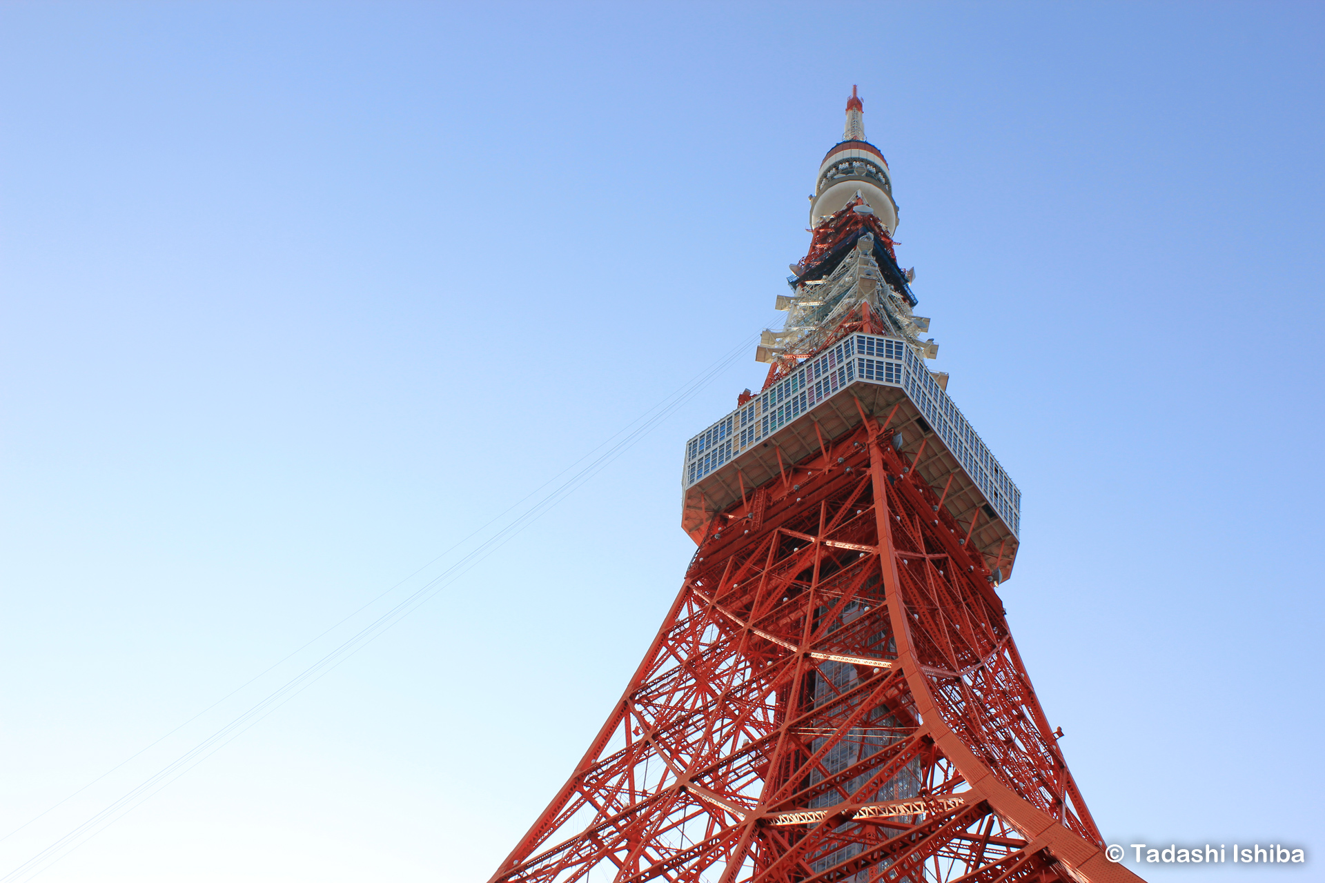 下から見上げた東京タワー