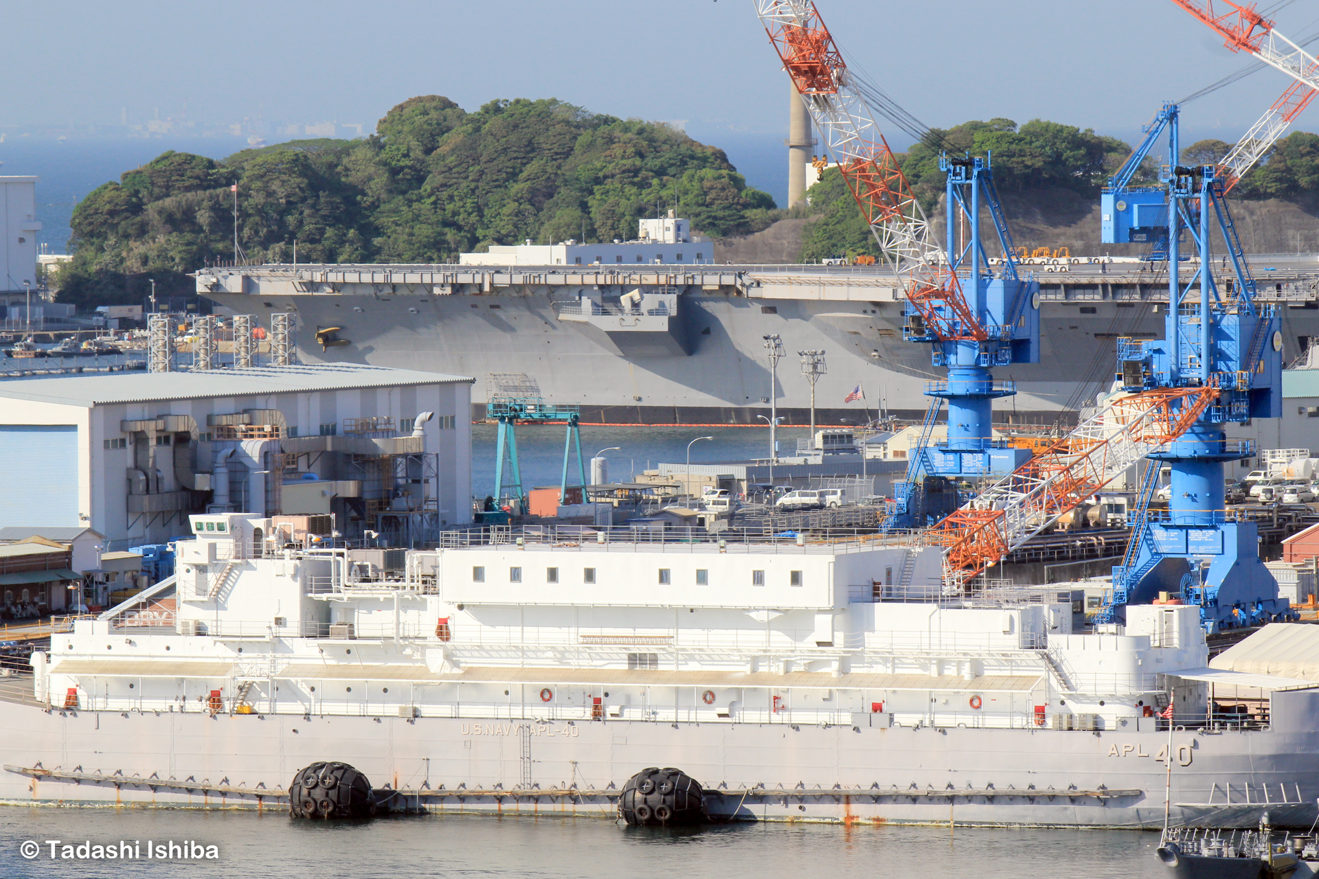 米軍基地の空母