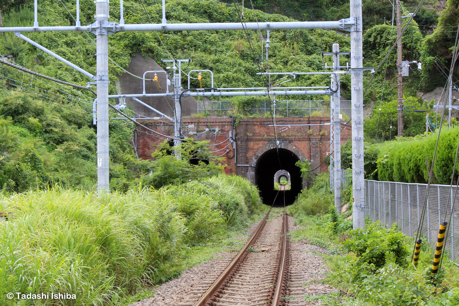 田浦駅の近くのトンネル