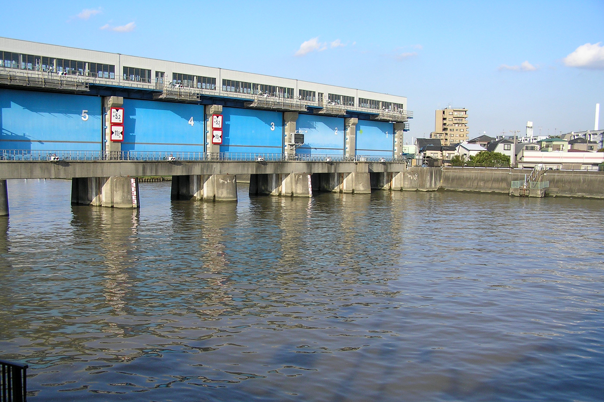 新中川の今井水門