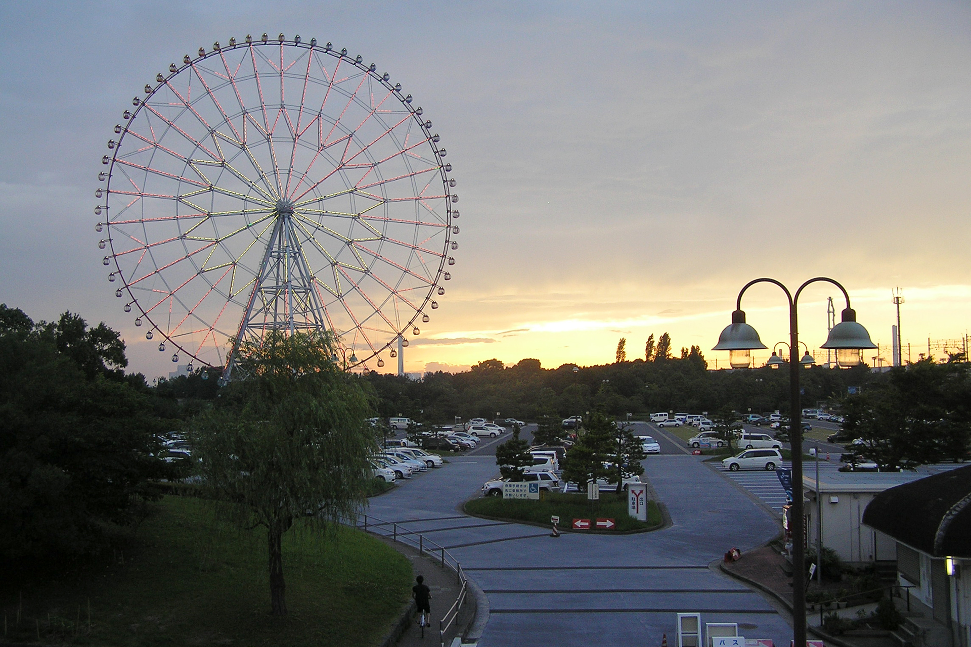 夕暮れの大観覧車