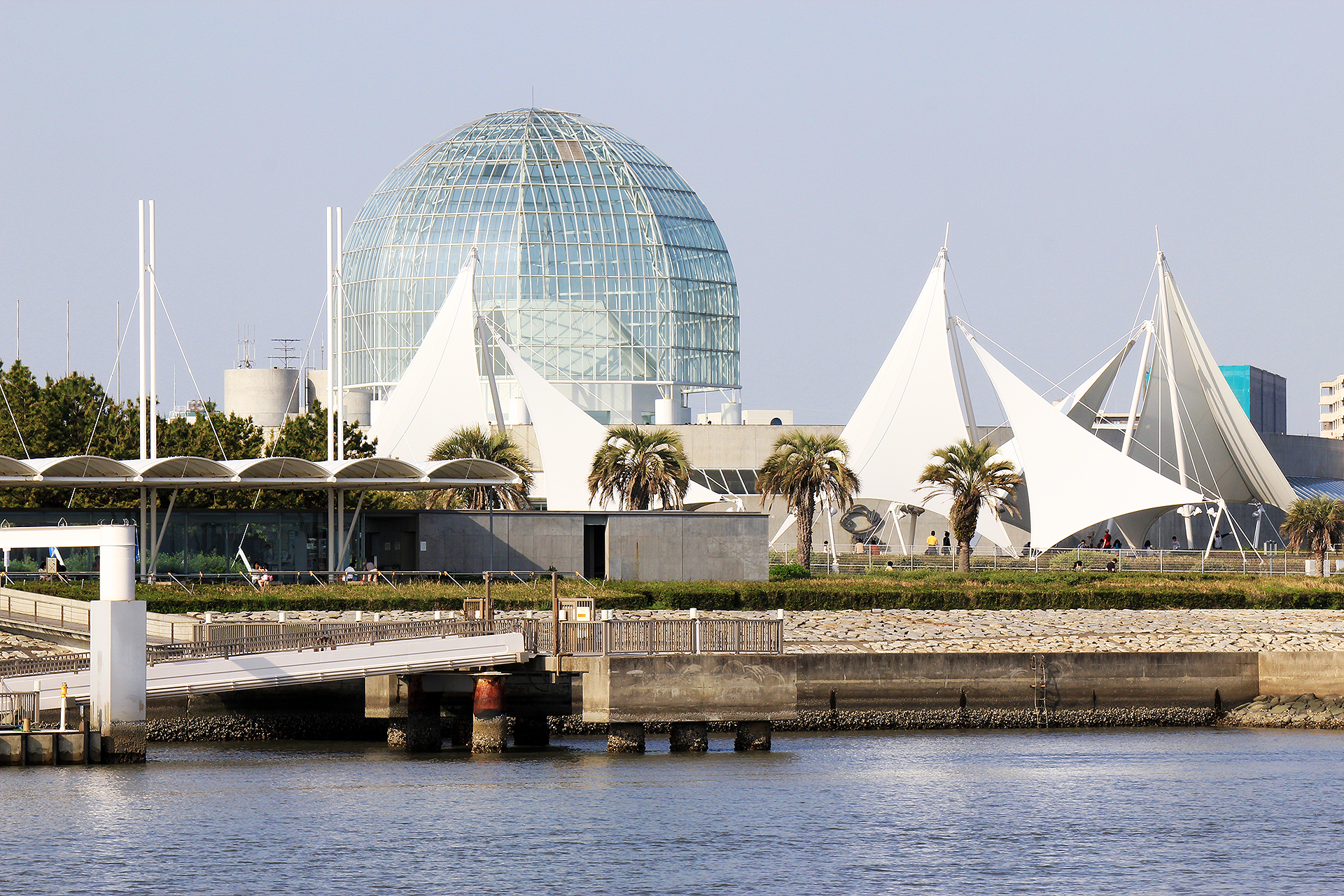 葛西臨海水族園と船着場