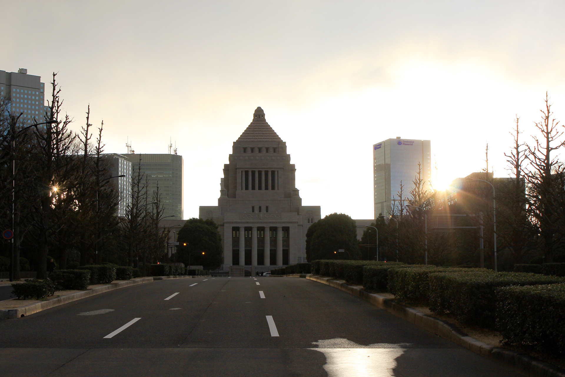 夕日と国会議事堂