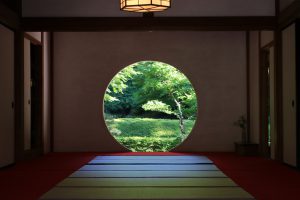 方丈の丸窓「悟りの窓」