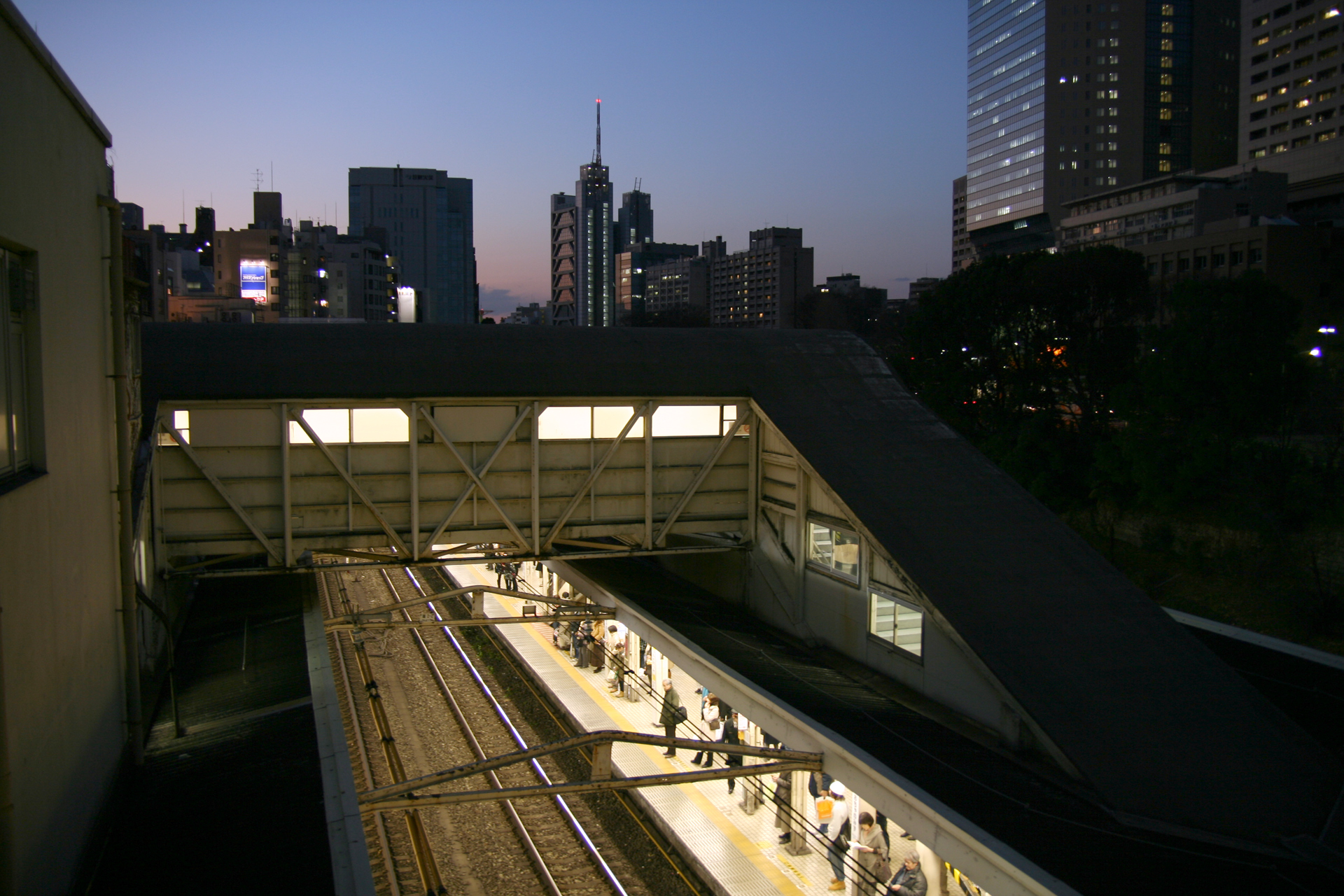 夜の御茶ノ水駅