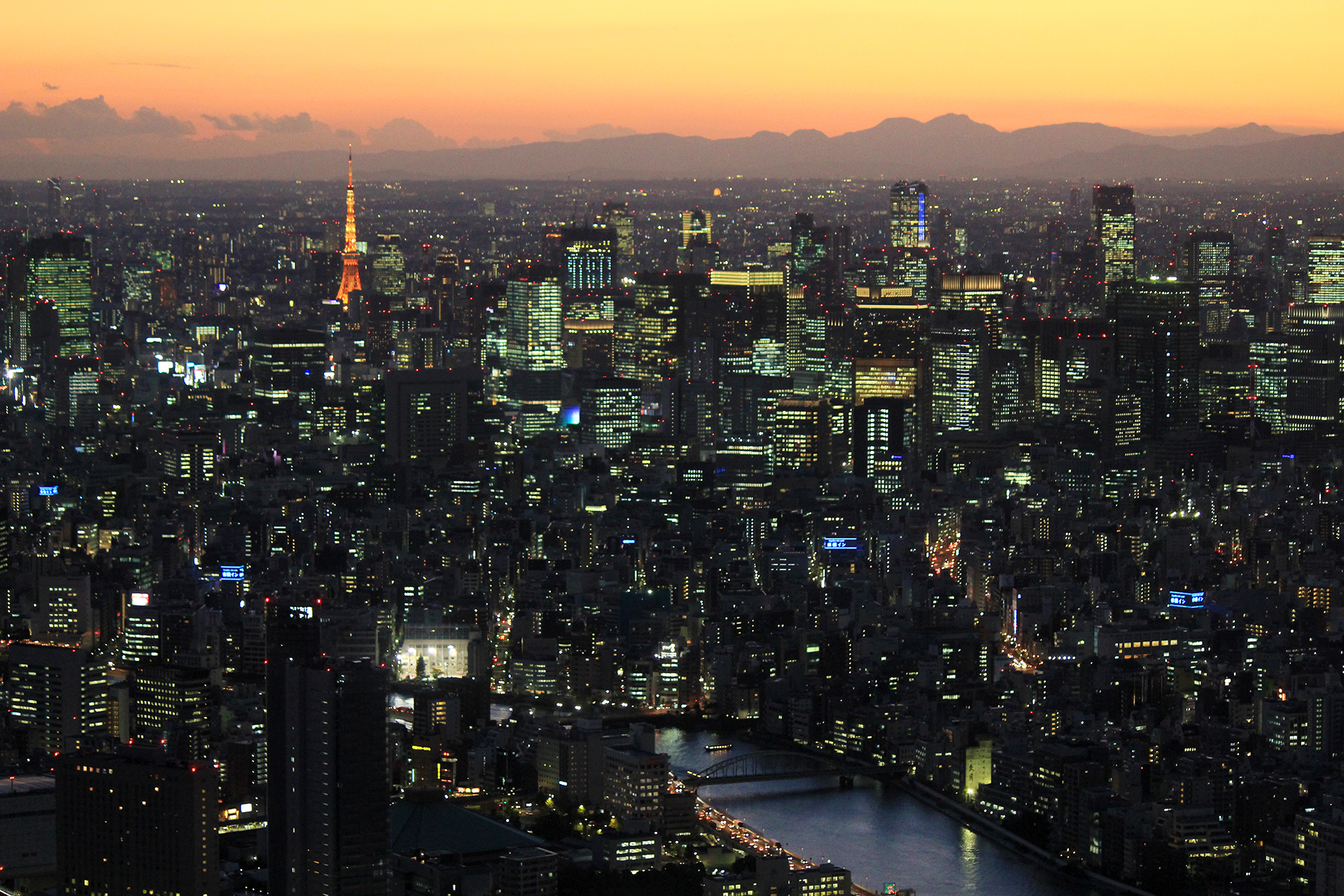 東京タワーと丸の内