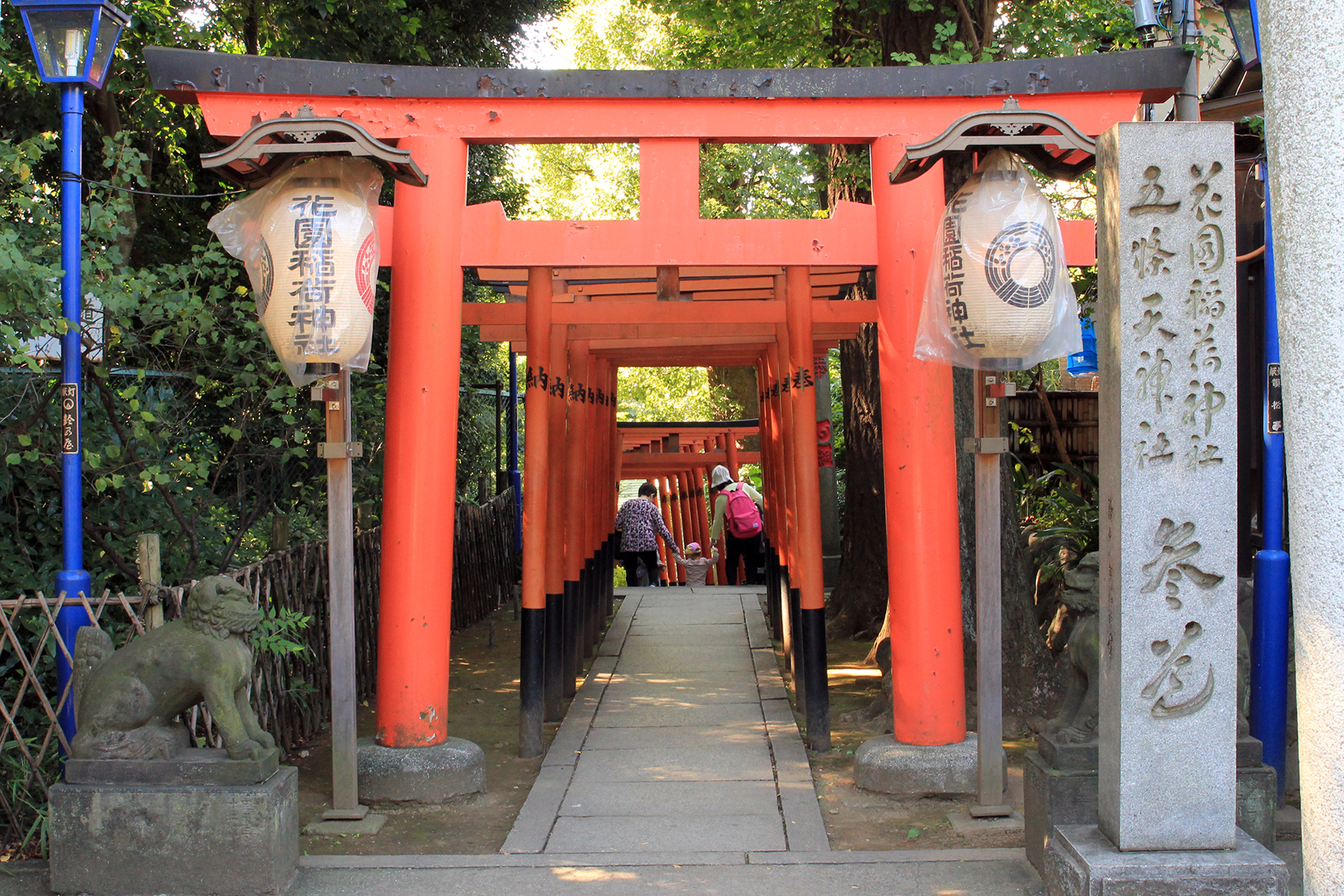 花園稲荷神社の参道