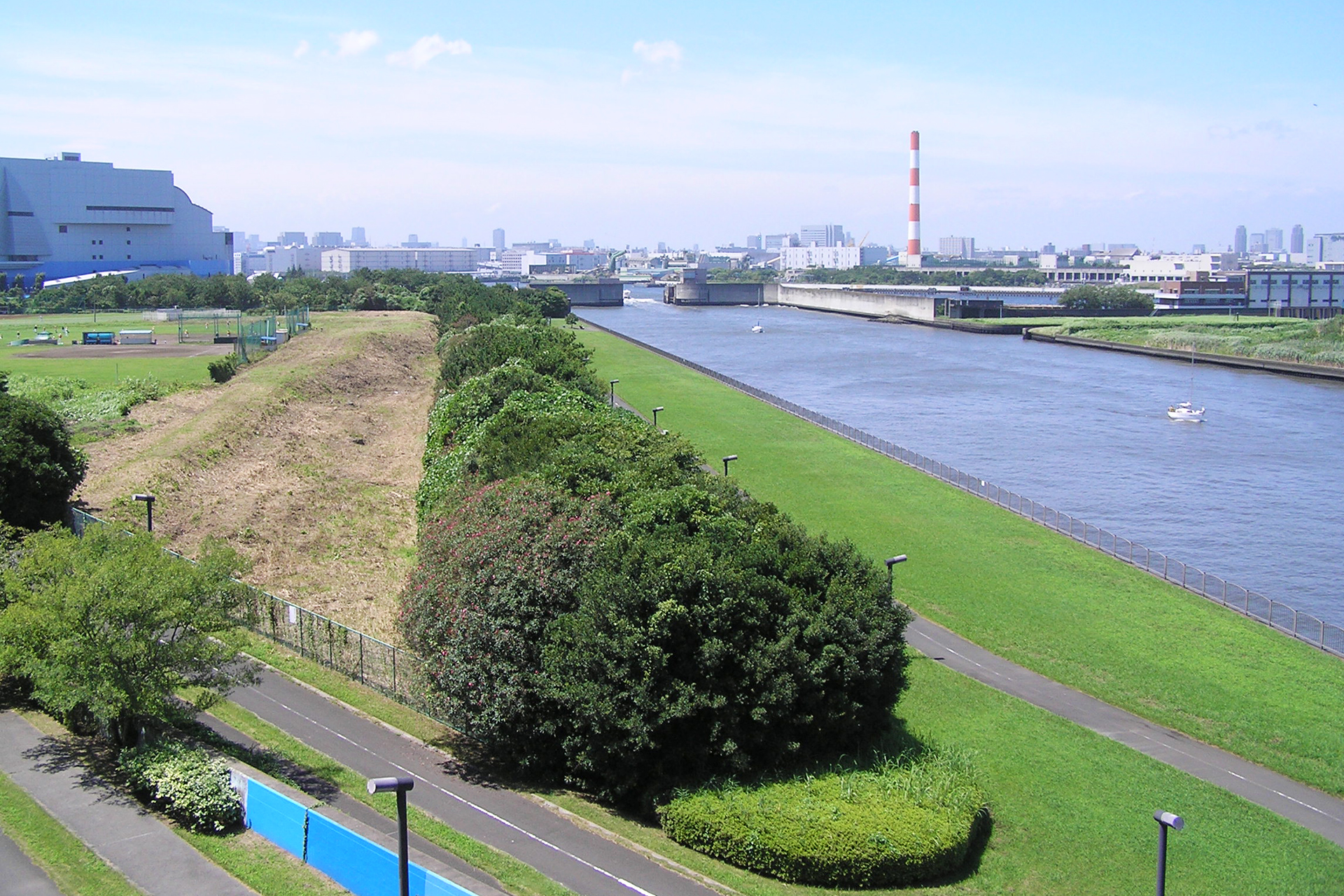 荒川河口橋からの夢の島公園