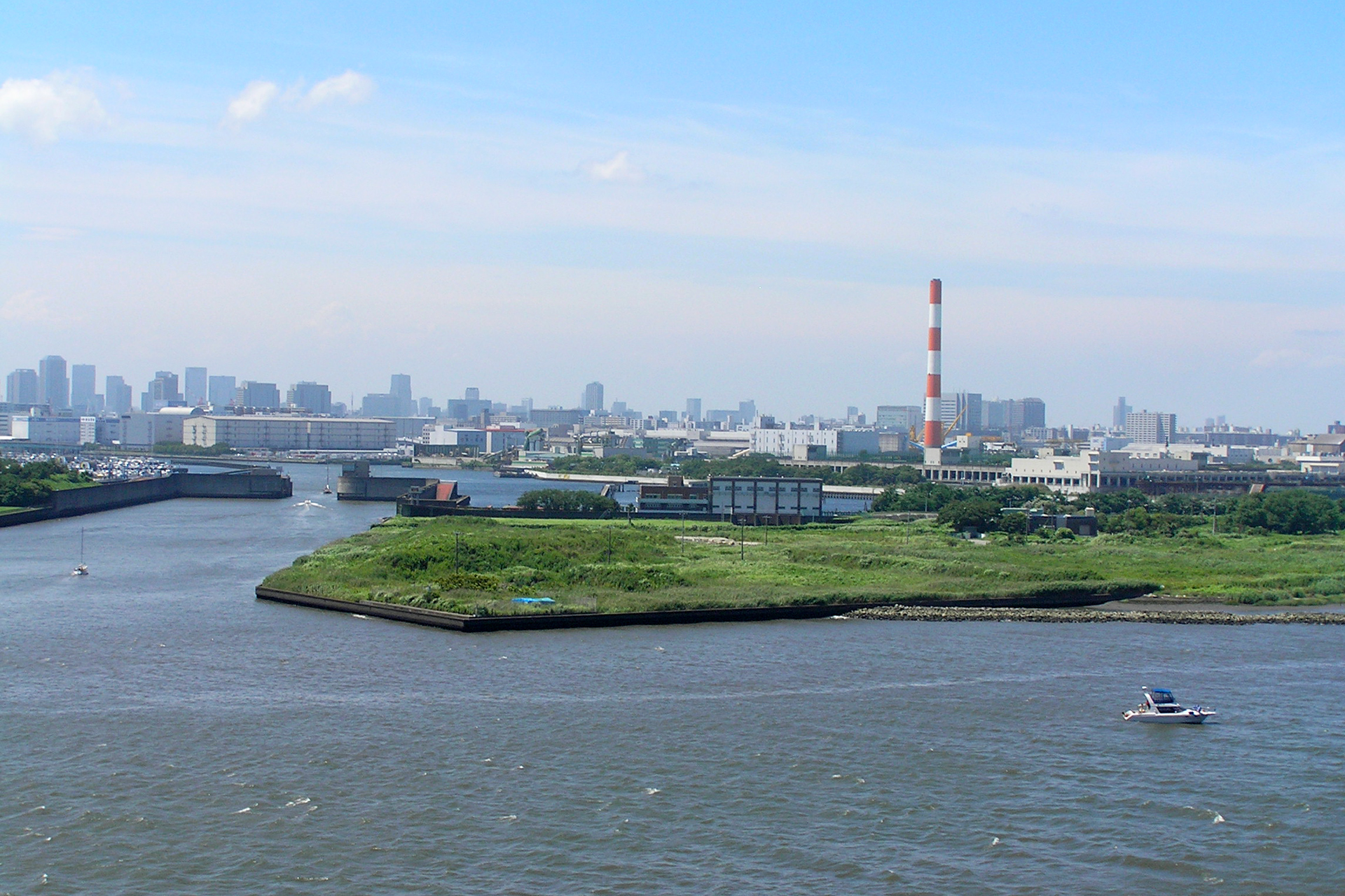 荒川河口橋から見た東京